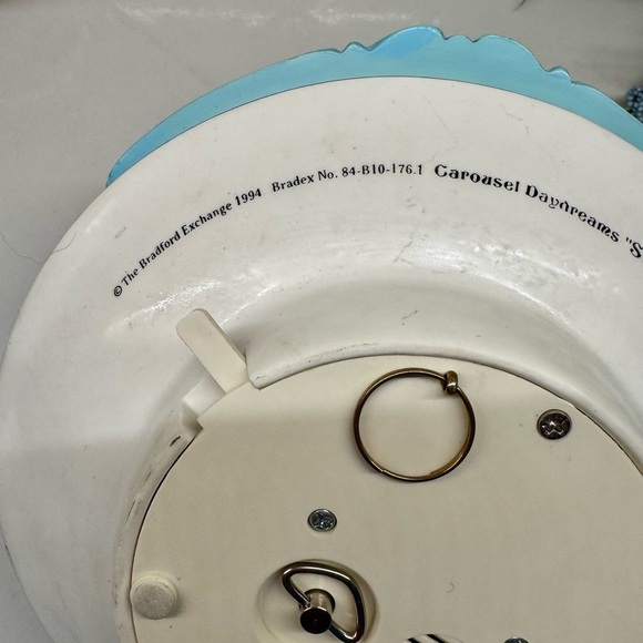 Bradford Exchange 1994 Carousel
Daydreams Swept Away Musical motion plate - Picture 3 of 4